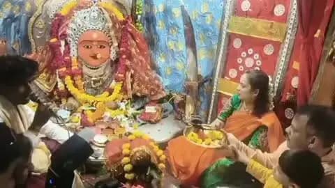 शारदीय नवरात्रि पर कलेक्टर श्री ऋतु राज सिंह ने सपत्नीक मां तुलजा भवानी व मां चामुंडा की पूजा-अर्चना कर जिले की सुख-समृद्धि और शांति की कामना की
===
सुगम दर्शन व्यवस्थाओं का लिया जायजा, 100 से अधिक वॉलंटियर्स और पुख्ता सुरक्षा प्रबंध, श्रद्धालुओं के लिए बेहतर क्राउड मैनेजमेंट
#dewas