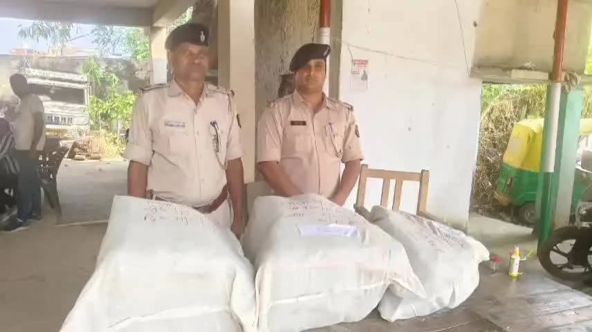 नोखा: नोखा में बोलेरो से 44.560 किलो गांजा बरामद, दो लोगों को किया गया गिरफ्तार