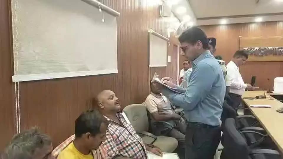 जिला पदाधिकारी श्री तनय सुल्तानिया का जनता दरबार कार्यक्रम लाईव।