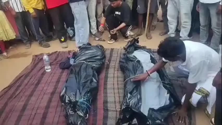 कुडू: कुडू में सड़क हादसे में दो भाइयों की मौत, आक्रोशित ग्रामीणों ने शव रखकर किया सड़क जाम