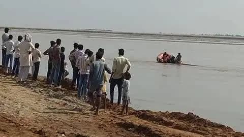 बदायूं: कछला पुल से पत्नी से नाराज पति ने गंगा में लगाई छलांग, रेस्क्यू ऑपरेशन जारी