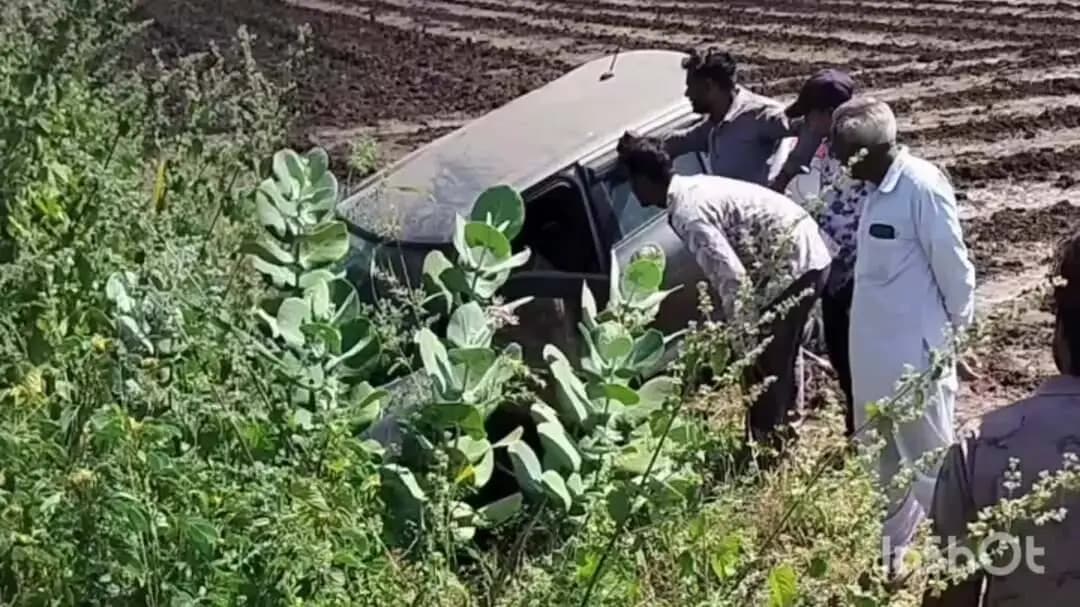प्रतापगढ़: जाजली बेड़मा के बीच सड़क पर नीलगाय के सामने आने से कार अनियंत्रित हुई, खेत में उतरी; बड़ा हादसा टला