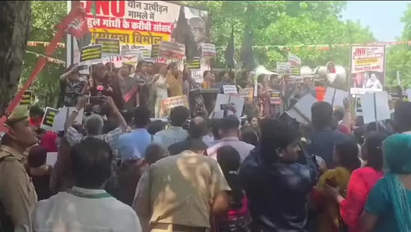 यमुना विहार: JNU उत्पीड़न मामले में भाजपा का प्रदर्शन, आरोपी कांग्रेस सांसद पर कार्रवाई की मांग