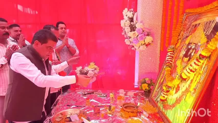 तोकापाल: डिमरापाल में पदयात्रियों की सेवा के लिए लगाए गए केंद्र का विधायक विनायक गोयल ने लिया जायजा