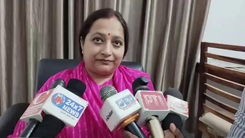 बलिया: बांसडीह में गरबा-डांडिया महोत्सव, केतकी सिंह ने राहुल और अखिलेश पर साधा निशाना