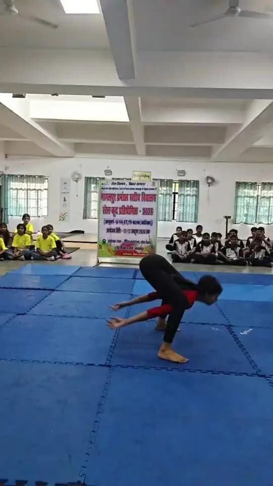 भागलपुर में बिहार राज्य खेल प्राधिकरण, पटना एवं जिला प्रशासन, भागलपुर के संयुक्त तत्वावधान में भागलपुर प्रमंडल स्तरीय विद्यालय खेलकूद प्रतियोगिता 2026 का आयोजन किया जा रहा है।
आज हम योगासन खेल प्रतियोगिता के माध्यम से खिलाड़ियों की प्रतिभा, संतुलन, एकाग्रता और अनुशासन को देख रहे हैं। प्रतियोगिता में बालिका खिलाड़ी उत्साहपूर्वक भाग ले रहे हैं।
सभी प्रतिभागियों को हार्दिक शुभकामनाएँ!
#भागलपुर #विद्यालयखेलप्रतियोगिता2026 #योगासन #BiharSports