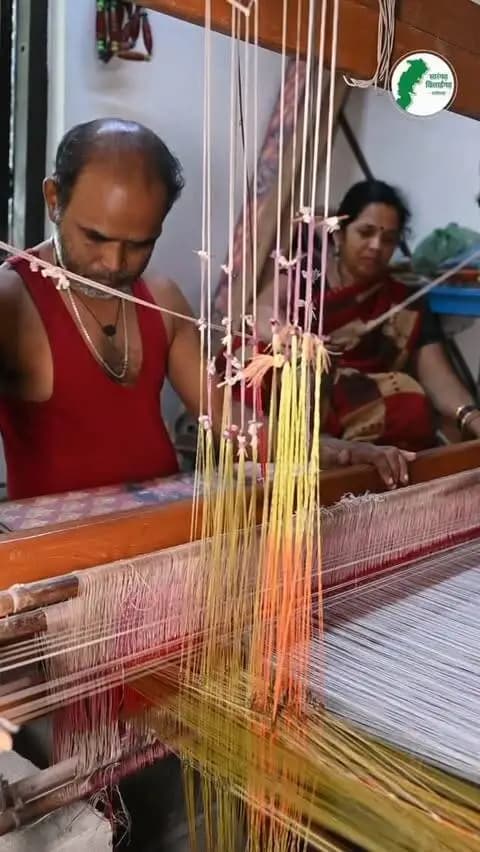 सारंगढ़–बिलाईगढ़ की श्रीमती सीता देवांगन महतारी वंदन योजना से मिलने वाली राशि को बचाकर साड़ी बुनाई के लिए धागा खरीदती हैं। मुख्यमंत्री श्री विष्णुदेव साय के नेतृत्व में योजना की 32वीं किस्त जारी होने से महिलाओं के हुनर और आजीविका को नया सहारा मिल रहा है।
#sarangarhdistrict
#maahtarivandanyojana
#VishnuBhaiya
#chhattisgarh