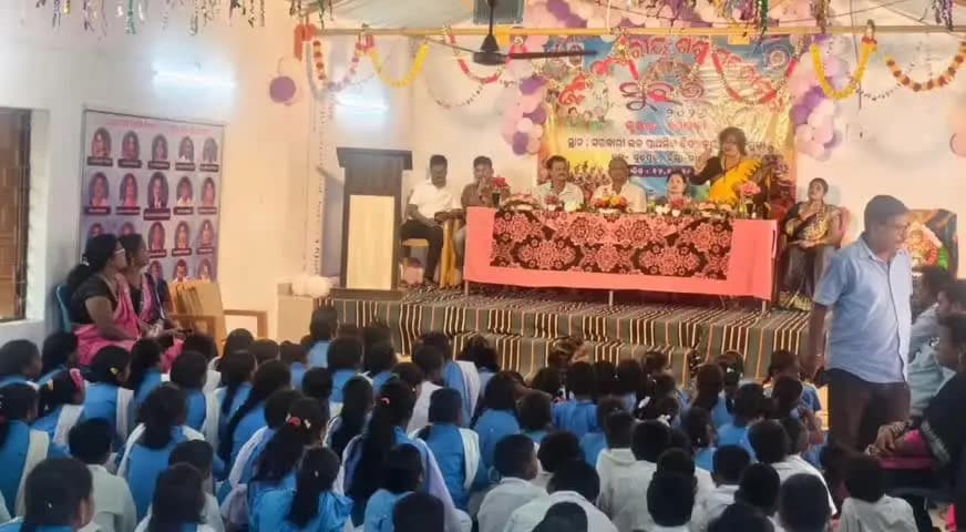 ବିଷମକଟକ: ଗୁଣୁପୁର ସ୍ଥିତ ସରକାରୀ ଉଚ୍ଚ ପ୍ରାଥମିକ ବିଦ୍ୟାଳୟ, ମରାଠିଗୁଡ଼ା ପରିସରରେ କ୍ଲଷ୍ଟର ସ୍ତରୀୟ ଶିଶୁ ମହୋତ୍ସବ "ସୁରଭି " ଅନୁଷ୍ଠିତ