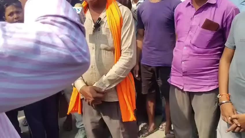 पटियाली विधानसभा 103 के सारे बीजेपी नेता और पुलिस प्रशासन बिक चुका है/
मेरे चाचा अजीत सिंह तोमर का मर्डर किया गया और ये
