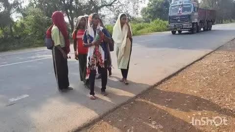 बकावंड: नेशनल हाईवे 30 पर माता दंतेश्वरी के दर्शन के लिए पद यात्रियों का सैलाब, जयकारों से गुंजा हाईवे