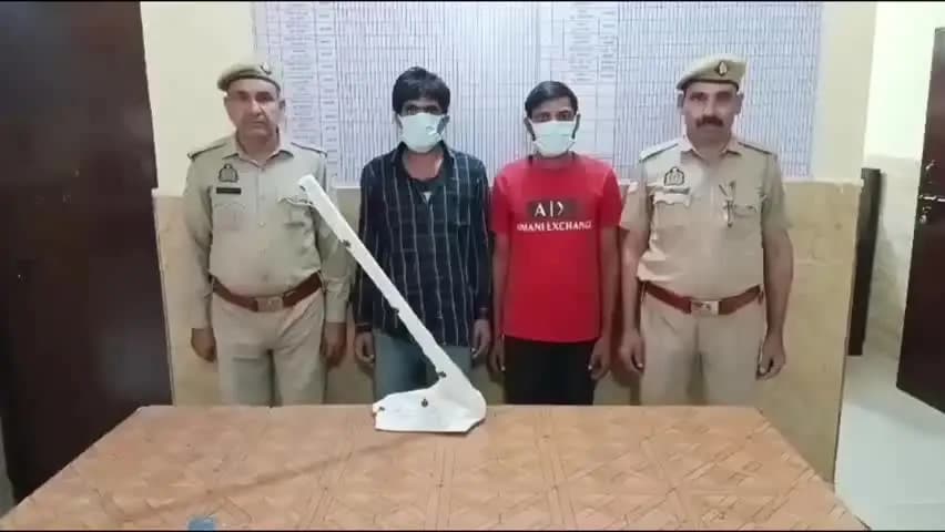 बड़ौत: छछरपुर गांव में बुजुर्ग की हत्या मामले में 2 आरोपियों को गिरफ्तार किया गया, घटना में प्रयुक्त फावड़ा बरामद