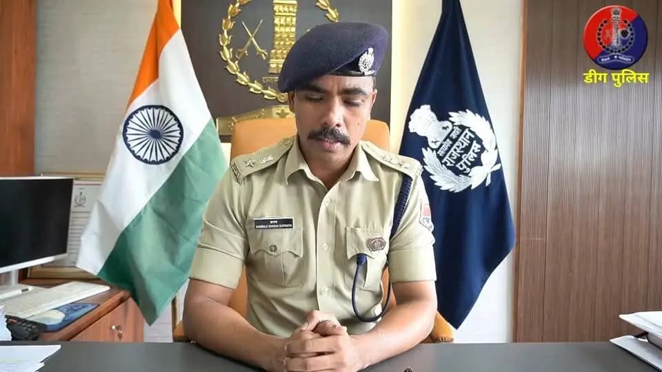 पुलिस अधीक्षक शरण गोपीनाथ के. के निर्देशन में Operation #CountDown के तहत #डीग पुलिस की कार्रवाई
डीग पुलिस द्वारा 15 साईबर ठगों को गिरफतार कर 01 बाल अपचारी निरूद्ध
कब्जे से 16 एन्ड्रायड मोबाईल फोन व 16 फर्जी सिम कार्ड को जब्त
#DeegPolice #RajasthanPolice
Rajasthan Police
CMO Rajasthan
Cyber Dost