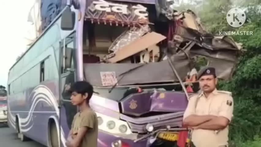 सुपौल: सुपौल में खड़े ट्रक में घुसी बस, खलासी की मौके पर मौत, 38 यात्री जख्मी अस्पताल में भर्ती