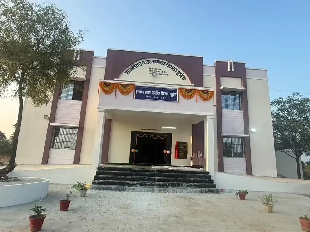 कैबिनेट मंत्री श्री लखन लाल देवांगन और विधायक श्री प्रेमचंद पटेल ने आज घुड़देवा स्थित शासकीय उच्चतर माध्यमिक विद्यालय के नवीन शाला भवन का लोकार्पण किया।
जिला खनिज न्यास (डीएमएफ) मद से रूपये 99.64 लाख की लागत से निर्मित भवन का फीता काटकर लोकार्पण किया गया। नवीन भवन से विद्यालय के विद्यार्थियों को बेहतर शैक्षणिक सुविधाएं उपलब्ध होंगी।
#SushasanSarkar
#KorbaDistrict
#Chhattisgarh
