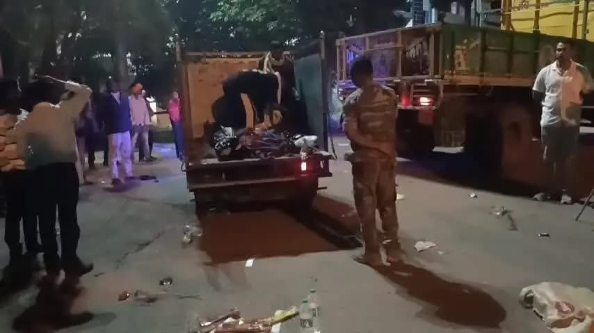 लोहरदगा: दो नवविवाहित युवकों की मौत के बाद 12 घंटे तक सड़क जाम, रात 1:45 बजे प्रशासन के आश्वासन पर खुला