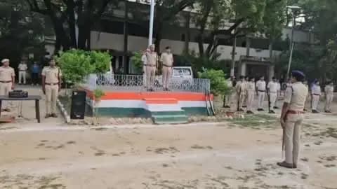 जगदीशपुर: वरीय पुलिस अधीक्षक प्रमोद कुमार यादव ने पुलिस केंद्र भागलपुर में साप्ताहिक परेड का निरीक्षण किया