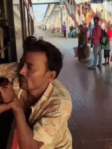 जगदीशपुर: भागलपुर साहिबगंज रेलखंड पर मोबाइल झपटने वाले को यात्रियों ने पकड़ा, चलती ट्रेन के साथ दूर तक घसीटा