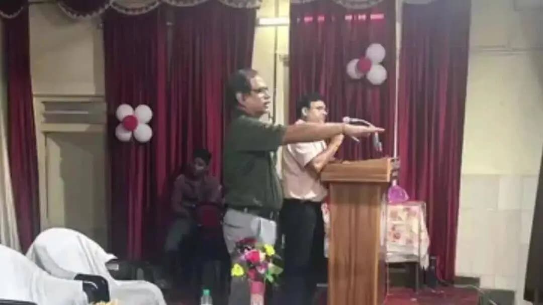 मस्तुरी: C M Dubey PG College Bilaspur में NEP इंडक्शन प्रोग्राम के तहत 18 वर्ष पूर्ण कर चुके विद्यार्थियों को दिया गया फॉर्म 6