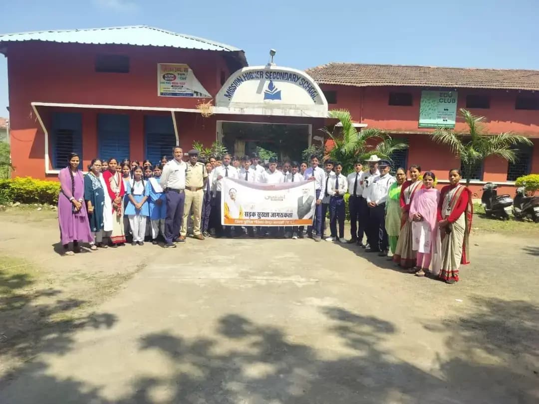 सेवा संकल्प अभियान के अंतर्गत पुलिस विभाग द्वारा स्वामी आत्मानंद इंग्लिश मीडियम स्कूल पेंड्रा, सेजेस स्कूल सेमरा, मिशन स्कूल गौरेला एवं भारतमाता स्कूल में सड़क सुरक्षा जागरूकता कार्यक्रम आयोजित कर विद्यार्थियों को यातायात नियमों के पालन, सुरक्षित वाहन चालन एवं सड़क सुरक्षा के प्रति जागरूक किया गया।
#मेरेसपनोंकाभारत #MereSapnoKaBharat
#सेवा_संकल्प_अभियान #सेवा_की_कहानी #SevaSankalpAbhiyan