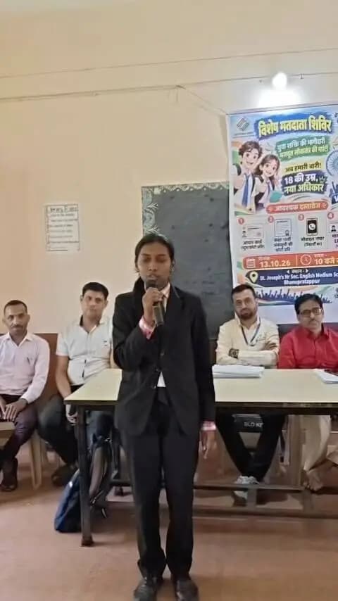 18 साल पूरे होते ही करूंगी मतदान, इसलिए अभी जुड़वाया मतदाता सूची में नाम! 🗳️
भानुप्रतापपुर के सेंट जोसेफ स्कूल की कक्षा 12वीं की छात्रा ने बताया कि 1 जनवरी 2027 को 18 वर्ष की आयु पूरी होने पर वह मतदान कर सकेंगी। इसी उद्देश्य से उन्होंने विशेष मतदाता शिविर में अपना नाम मतदाता सूची में जुड़वाने के लिए पंजीयन कराया।
आप भी बनें जागरूक मतदाता, लोकतंत्र में अपनी भागीदारी सुनिश्चित करें।
@ecisveep @ceochhattisgarh
#मतदाता_जागरूकता #विशेष_मतदाता_शिविर