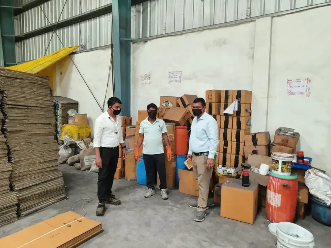 किसानों के हितों से समझौता नहीं
कृषि केंद्रों पर लगातार निरीक्षण, अनियमितता मिलने पर सख्त कार्रवाई
महासमुंद जिले में किसानों को गुणवत्तापूर्ण खाद, प्रमाणित बीज एवं बेहतर कृषि सामग्री उपलब्ध कराने के लिए कलेक्टर श्री विनय कुमार लंगेह के निर्देश पर कृषि विभाग द्वारा लगातार निरीक्षण एवं कार्रवाई की जा रही है।
#Agriculture #chhattisgarh #mahasamund #Farmers