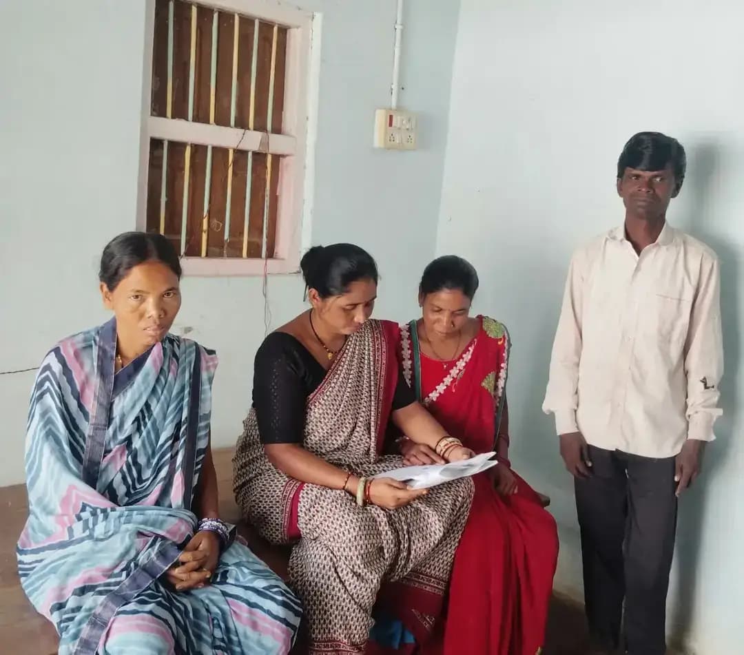 हर घर तक मतदाता जागरूकता, हर पात्र नागरिक का मतदाता सूची में पंजीयन।
महासमुन्द जिला के सरायपाली विधानसभा के अंतर्गत तहसील सरायपाली में बीएलओ द्वारा घर-घर जाकर मतदाता सूची का सत्यापन किया जा रहा है। इस दौरान नए पात्र नागरिकों एवं मतदाता सूची में नाम दर्ज होने से छूट गए पात्र नागरिकों का नाम जोड़ने हेतु फॉर्म-6 भरवाया जा रहा है, ताकि कोई भी पात्र नागरिक मतदाता सूची में नाम दर्ज होने से वंचित न रहे।
#voterlist #voter #spcialdrive #chhattisgarh #mahasamund