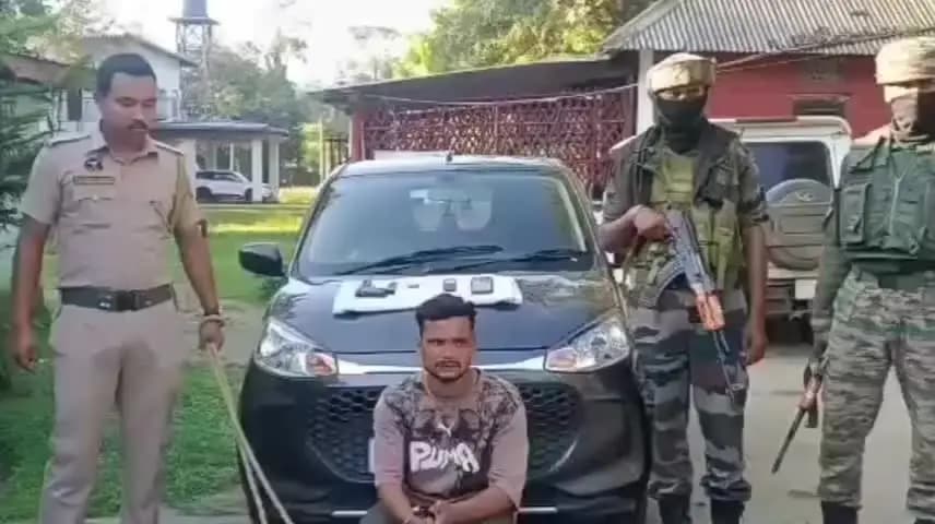 সাপেখাতী: চৰাইদেউৰ সাপেখাতিত আলফাৰ লিংকমেনৰ সন্দেহত যুৱক আটক, উদ্ধাৰ .৩২ পিষ্টলসহ ৫ জাই সক্ৰিয় গুলী