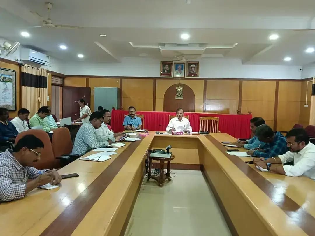 ದಾವಣಗೆರೆ ಜಿಲ್ಲೆಗೆ ಕೇಂದ್ರ ಬರ ಅಧ್ಯಯನ ತಂಡ ಭೇಟಿ: ತೀವ್ರ ಮಳೆ ಕೊರತೆ, ಬೇಳೆ ಹಾನಿ ನಿಖರ ಅಂಶಗಳ ಪ್ರಸ್ತುತಿ