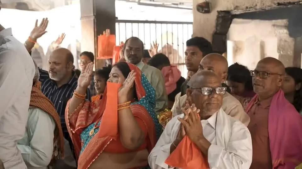 || जय माँ महामाया ||
पावन शारदीय नवरात्रि के तृतीय दिवस पर आइए, रतनपुर स्थित माँ महामाया के दिव्य दर्शन कर पुण्य लाभ प्राप्त करें।
माँ महामाया की कृपा से सभी का जीवन सुख, शांति, समृद्धि और मंगल से परिपूर्ण हो।
#शक्ति_वंदन #CGNavratri2026 #महतारी_का_सम्मान #महतारी_के_मान #Chhattisgarh रतनपुर MaaMahamaya
