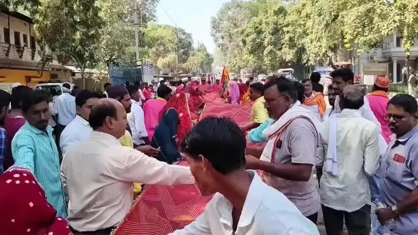 पानसेमल: खेतिया में कोचरा माता की चुनरी यात्रा का भव्य स्वागत, जनप्रतिनिधियों और श्रद्धालुओं ने किया स्वागत सत्कार