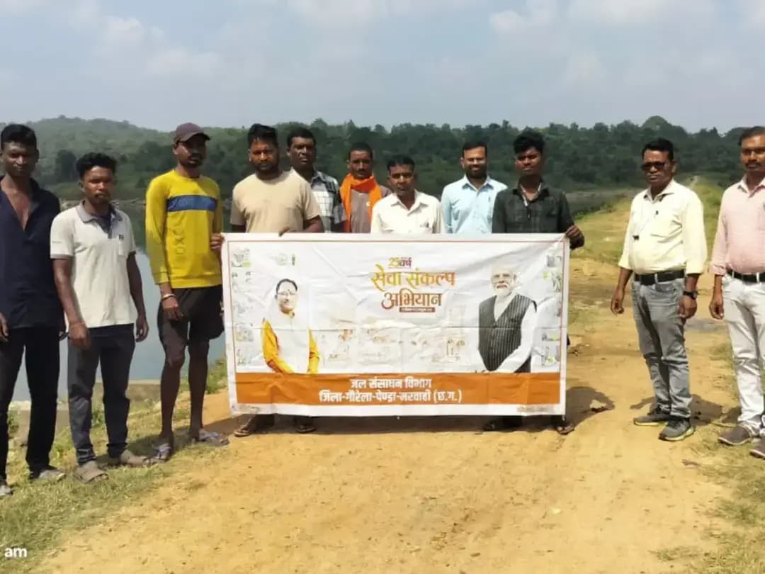 सेवा संकल्प अभियान के अंतर्गत जिले में जल स्रोतों के संरक्षण, स्वच्छता एवं जनजागरूकता के लिए विभिन्न गतिविधियां आयोजित की जा रही हैं। इसी कड़ी में आज ग्राम पंचायत भर्रीडांड़ स्थित गगनई जलाशय में जल संसाधन विभाग, लोक स्वास्थ्य यांत्रिकी विभाग तथा पंचायत एवं ग्रामीण विकास विभाग के संयुक्त तत्वावधान में स्वच्छता एवं जल संरक्षण जागरूकता कार्यक्रम आयोजित किया गया।
#मेरेसपनोंकाभारत #MereSapnoKaBharat
#सेवा_संकल्प_अभियान #सेवा_की_कहानी #SevaSankalpAbhiyan