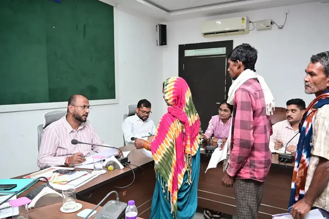 जनसुनवाई: कलेक्टर ने गंभीरता से सुनीं लोगों की समस्याएं, आवेदनों की जांच कर नियमानुसार कार्रवाई के दिए निर्देश।
#chhattisgarhcmo
#dprchhattisgarh
#GPM