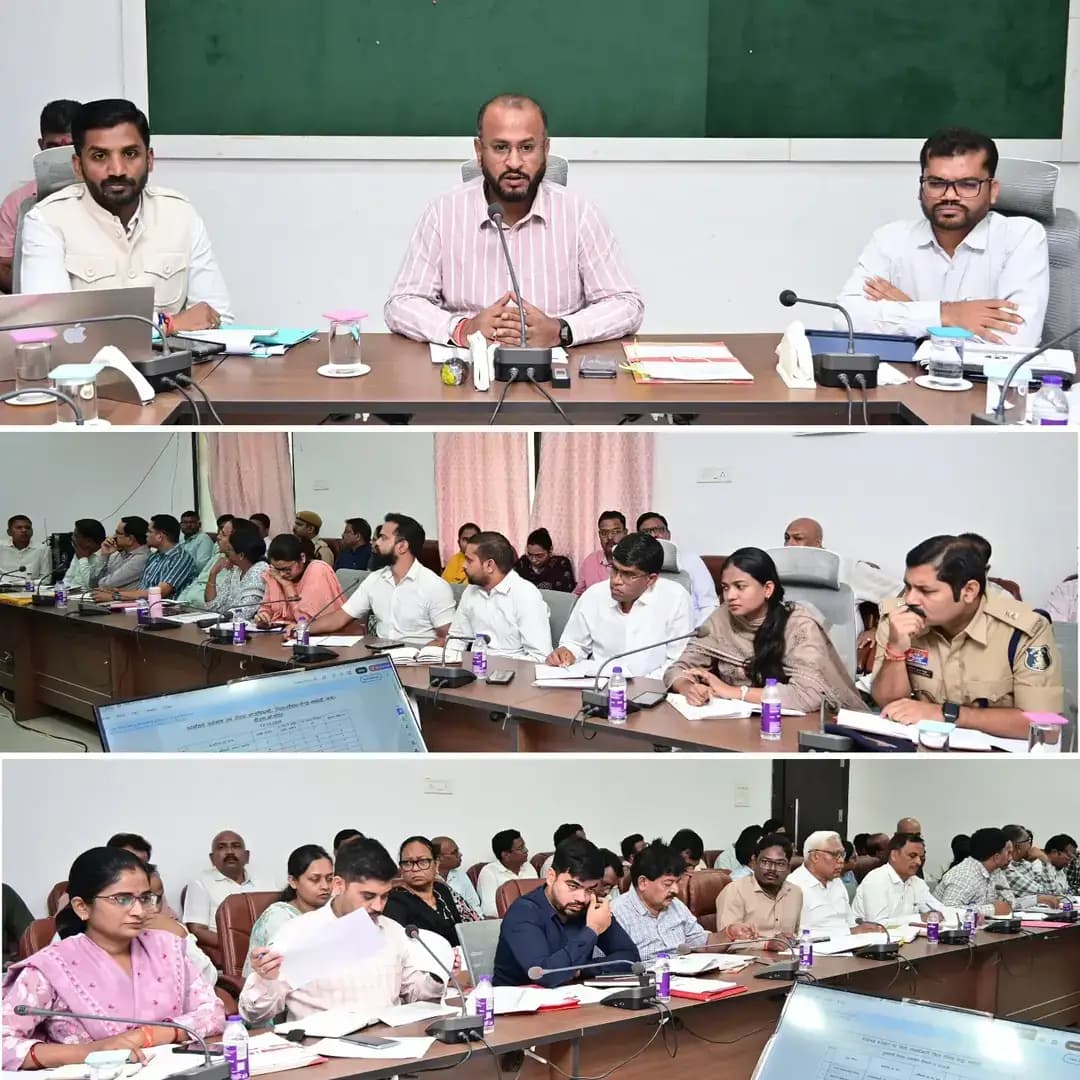 समय-सीमा की बैठक में की विभागीय योजनाओं एवं विकास कार्यों की विस्तृत समीक्षा
लंबित प्रकरणों का प्राथमिकता से निराकरण सुनिश्चित करने कलेक्टर ने दिए निर्देश।
<nis:link nis:type=tag nis:id=chhattisgarhcmo nis:value=chhattisgarhcmo nis:enabled=true nis:link/>
<nis:link nis:type=tag nis:id=dprchhattisgarh nis:value=dprchhattisgarh nis:enabled=true nis:link/>
<nis:link nis:type=tag nis:id=gpm nis:value=GPM nis:enabled=true nis:link/>