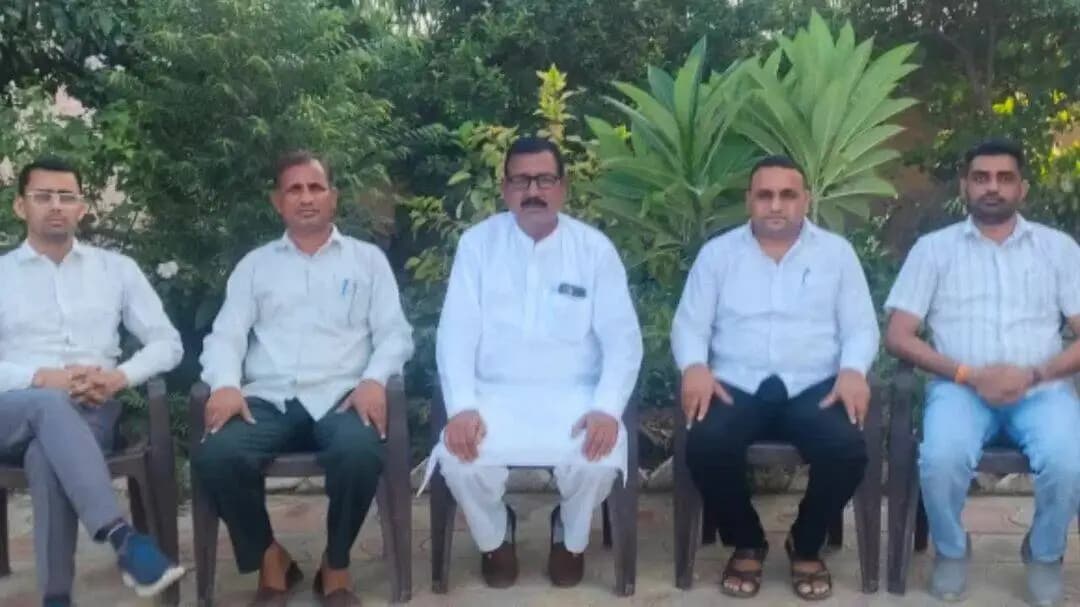 टिब्बी: निवर्तमान लोकपाल विनोद जांगिड़ ने पालिकाध्यक्ष देवीलाल मेघवाल को दी बधाई, विकास कार्यों को लेकर जताई उम्मीद