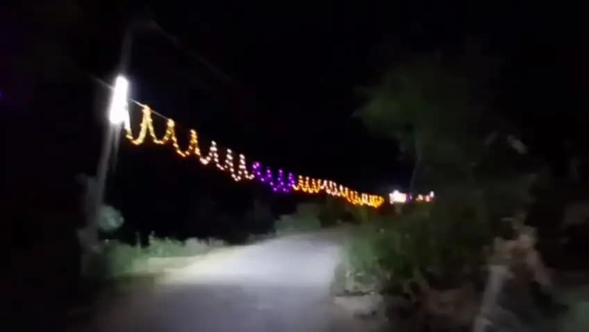 भांडेर: भांडेर में काली माता मंदिर मार्ग पर पसरा अंधेरा, नवरात्र में लाइट की व्यवस्था नहीं, श्रद्धालुओं ने वीडियो किया वायरल