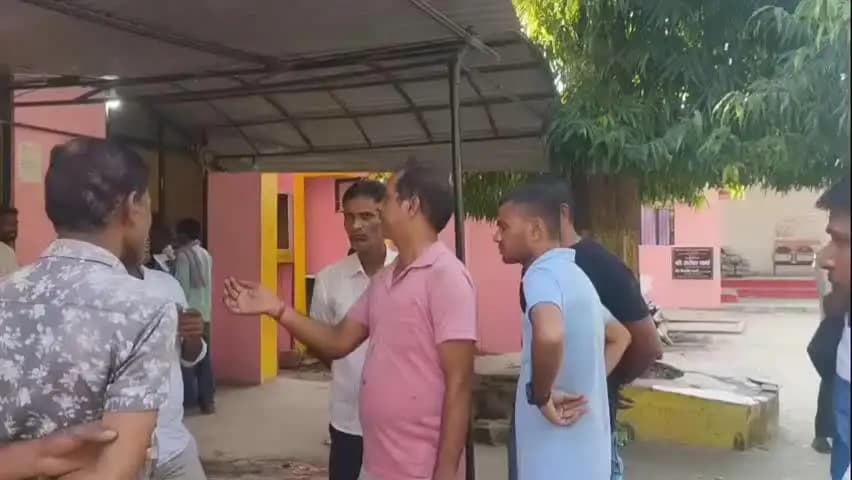 बिसवां: बिसवां में दर्दनाक हादसा: पहले पिकअप ने मारी टक्कर, फिर आर्टिगा ने रौंदा, सीमेंट कंपनी के सेल्स मैनेजर की हुई मौत