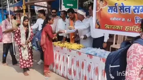 बस्तर: बस्तर जिला सर्वसेन समाज ने नवरात्रि के तीसरे दिन मां दंतेश्वरी दर्शन को जा रहे श्रद्धालुओं को बांटे फल और जल