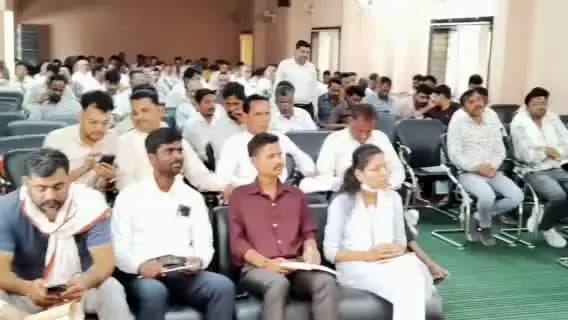 रहली: जनपद में समीक्षा बैठक सम्पन्न हुई, अनुपस्थित सचिवों व रोजगार सहायकों को कारण बताओ नोटिस जारी