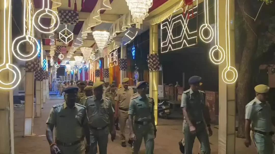 प्रतापगढ़: नवरात्रि को लेकर प्रतापगढ़ पुलिस ने अलर्ट जारी किया, शहर में रूट मार्च कर सुरक्षा व्यवस्था का लिया जायजा