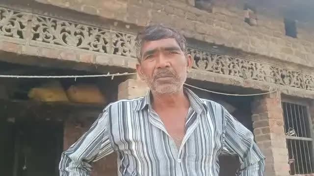 तिलहर: रतुली में ग्रामीणों ने कोटेदार पर राशन कम देने और यूनिट बढ़वाने के नाम पर रुपये मांगने का लगाया आरोप