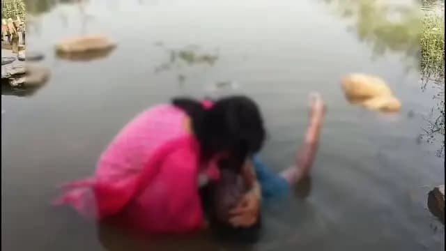 आदित्यपुर गम्हरिया: KVK तालाब से मिली लाश की पहचान, पत्नी का विलाप, थानाप्रभारी पर सवाल
