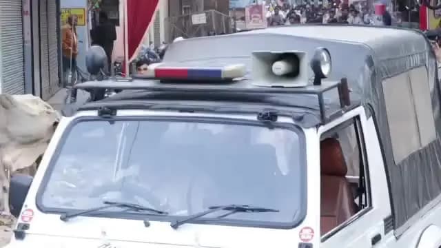 नवरात्रि-दशहरा को लेकर दतिया पुलिस अलर्ट।
शहर की सड़कों पर पुलिस का फ्लैग मार्च, करीब 100 पुलिसकर्मी रहे शामिल।
भैरव मंद