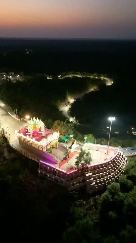 🛕 श्री रतनगढ़ माता मंदिर।
आस्था, श्रद्धा और भक्ति का दिव्य धाम
#दतिया जिले के सेवढ़ा विकासखंड में स्थित यह प्रसिद्ध धार्मिक स्थल श्रद्धालुओं की अटूट आस्था एवं श्रद्धा का प्रमुख केंद्र है।
Department of Religious trusts & Endowments, MP
Jansampark Madhya Pradesh
#datia #CMMadhyaPradesh #JansamparkMP #MadhyaPradesh #सेवढा़