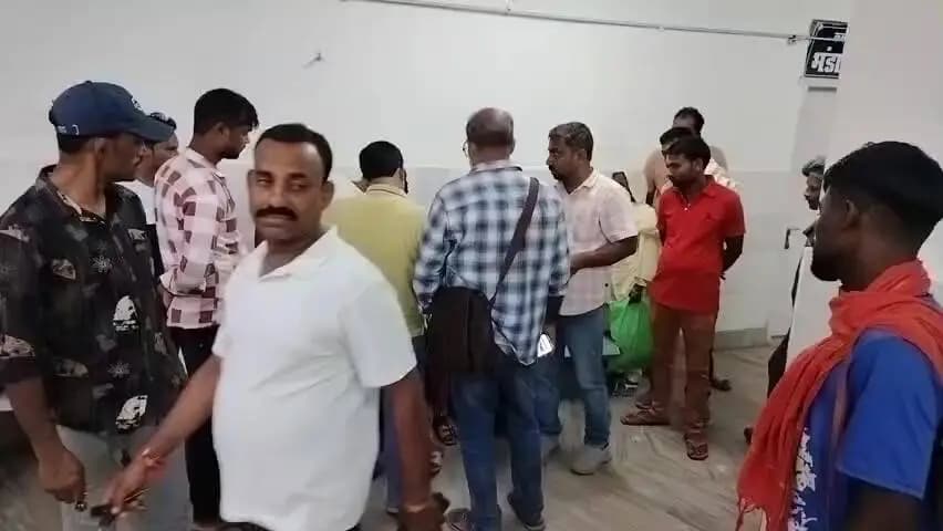 गोड्डा: पथरगामा बाजार में प्रेमी की शादी की खबर सुन युवती ने खाया कीटनाशक, इलाज जारी
