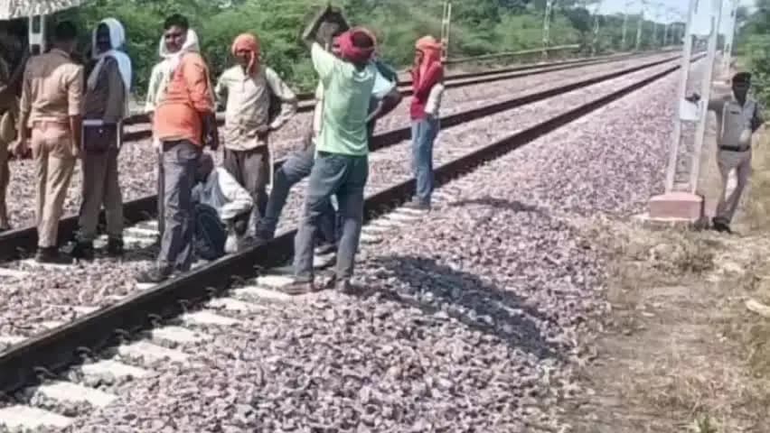 मौदहा: ट्रेन की चपेट में आने से किसान की मौत, खेत देखने जा रहा था, रागौल-अकौना स्टेशन के बीच हुआ हादसा