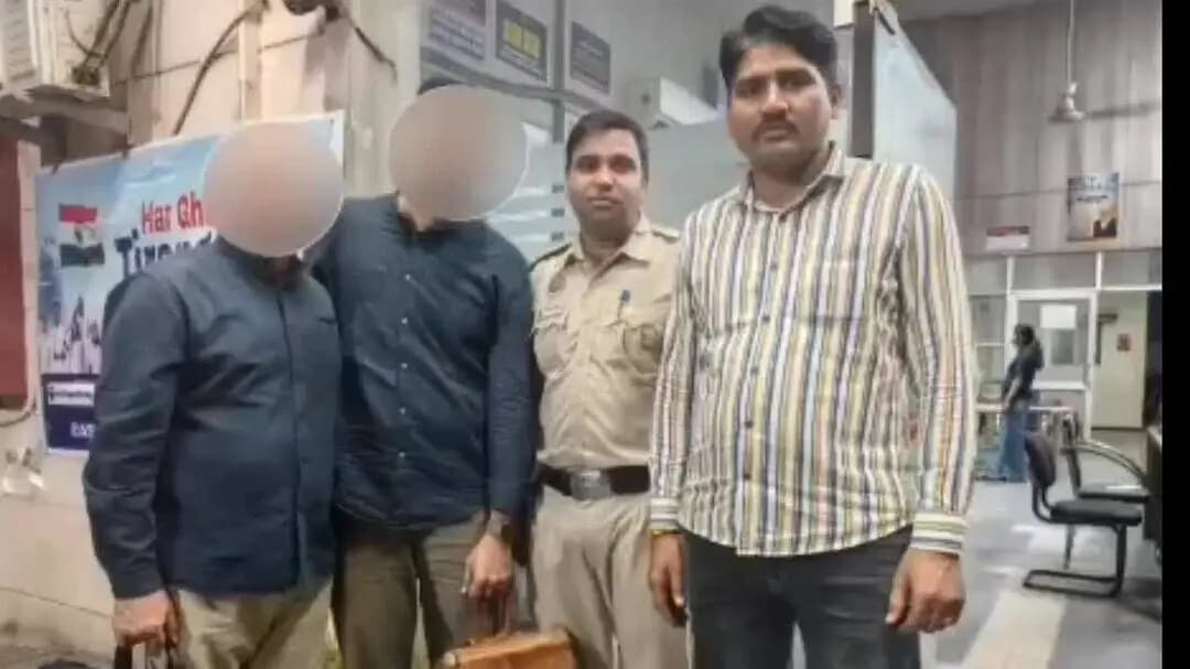 यमुना विहार: प्रीत विहार के विकास मार्ग पर कार से चोरी हुआ सामान, 2 घंटे में बरामद