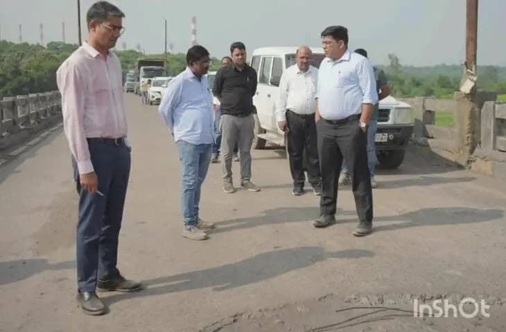 दीपका: कोरबा में कलेक्टर का एक्शन, सड़कों-पुलों की मरम्मत के लिए 7 दिन में दिए निर्देश, बाहर निकली सरियों पर जताई नाराजगी