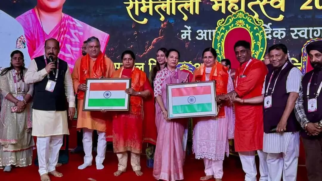 नजफगढ़: विकासपुरी रामलीला महोत्सव 2026 में भाजपा सांसद कमलजीत सहरावत ने भगवान श्रीराम की जीवनगाथा का अवलोकन किया