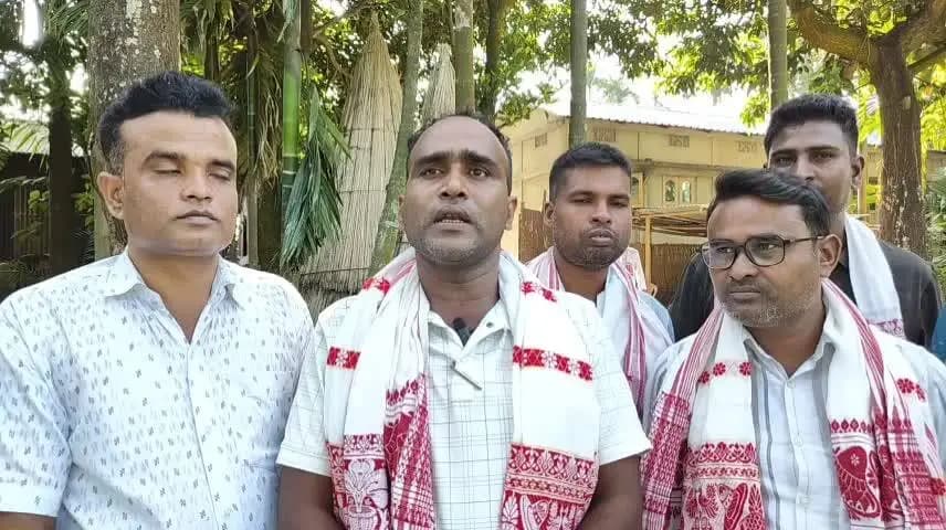 বিলাসীপাৰা ভাগ: মাছানেৰ আলগা গাওঁ পঞ্চায়তত উন্নয়ন মূলক কামৰ আধাৰশিলা স্থাপন সন্দৰ্ভত আঞ্চলিক সদস্যৰ প্ৰতিক্ৰিয়া।