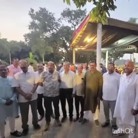 गोला: गोला में सामूहिक फलाहार कार्यक्रम आयोजित, विनयशंकर बोले- मिल-बैठकर खाने से मिटती कटुता और बढ़ता है सामाजिक सौहार्द